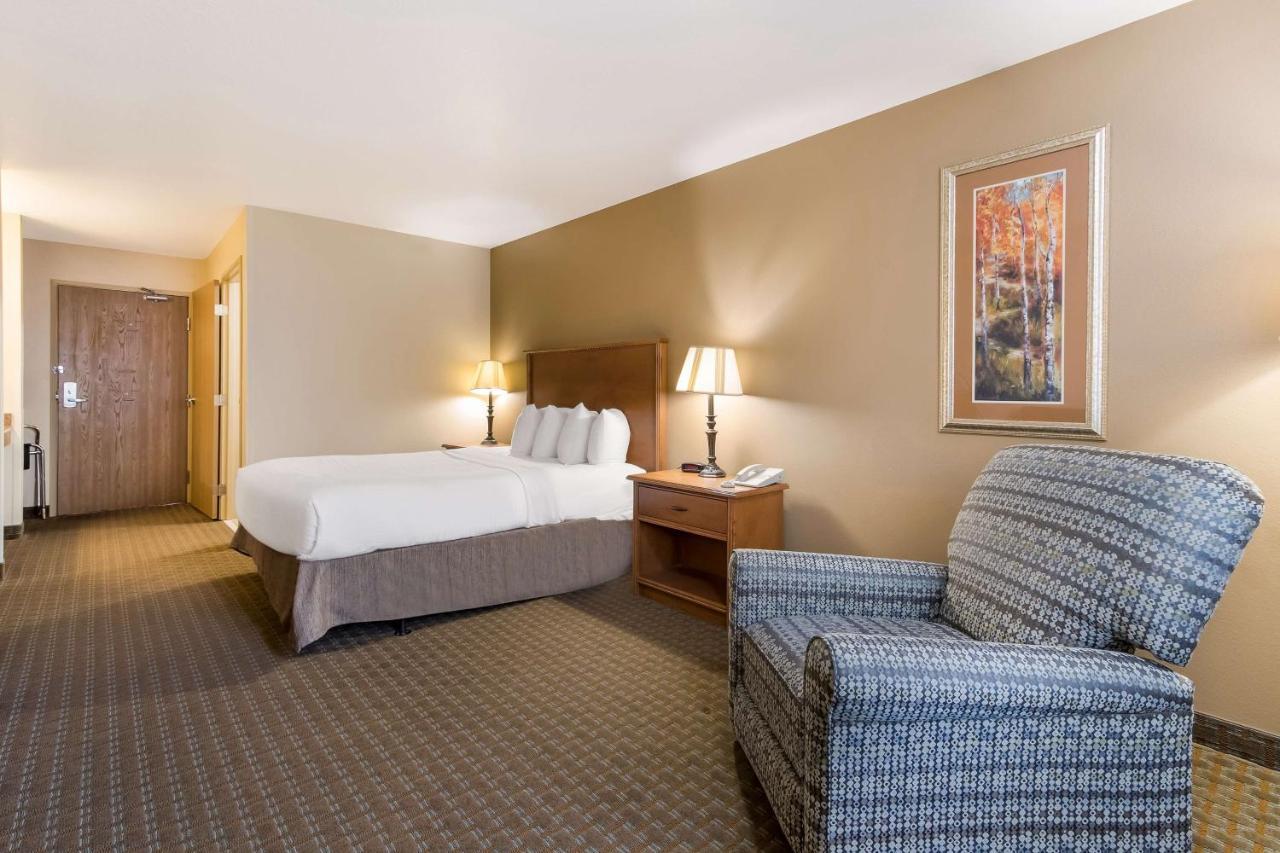 Best Western Empire Towers Sioux Falls Bagian luar foto