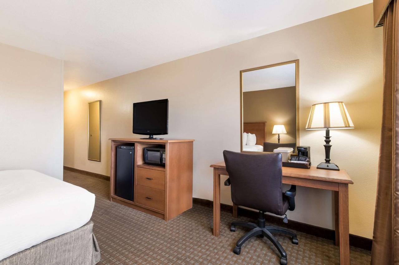 Best Western Empire Towers Sioux Falls Bagian luar foto